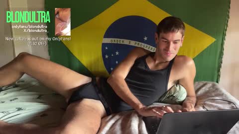 Snapshot of blondultra chatting on September 2025 01:46:01 PM blondultra online show from September 2025 01:46:01 PM