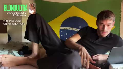 Snapshot of blondultra chatting on September 2025 01:05:02 PM blondultra online show from September 2025 01:05:02 PM