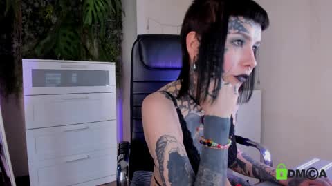 Snapshot of blood__mary chatting on April 2026 04:46:01 AM Mary online show from April 2026 04:46:01 AM