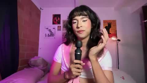 Snapshot of bloomingbella chatting on April 2026 12:33:01 AM Bella Bloom ts online show from April 2026 12:33:01 AM