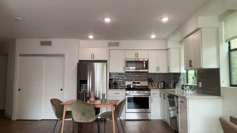 Emma Bloom online show from October 2025 06:20:01 PM