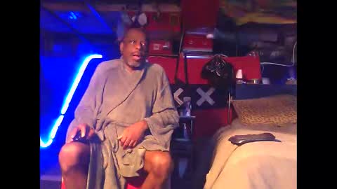 Snapshot of blowfly chatting on November 2025 05:12:02 PM BLOWFLY online show from November 2025 05:12:02 PM