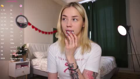 Adeline online show from March 2026 05:37:02 AM