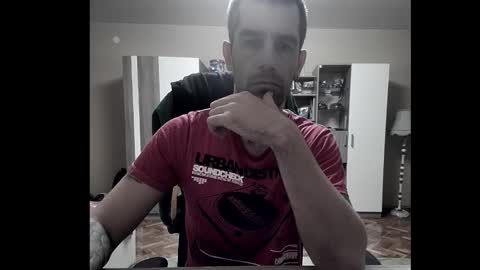 Runaway online show from November 2025 08:54:02 PM