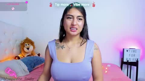 Snapshot of blue_petite chatting on March 2026 04:32:02 PM Linda online show from March 2026 04:32:02 PM