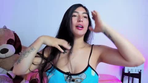 Snapshot of blue_petite chatting on April 2026 01:44:01 PM Linda online show from April 2026 01:44:01 PM