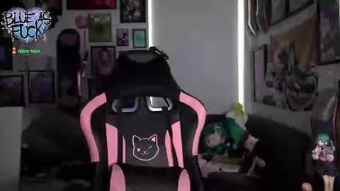 Blue online show from September 2025 01:09:01 AM