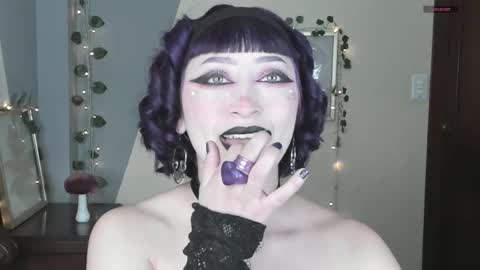 sophie  online show from December 2025 12:28:02 AM