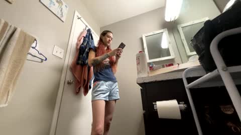 Snapshot of bluebloodednorsewitch chatting on October 2025 02:26:01 PM bluebloodednorsewitch online show from October 2025 02:26:01 PM