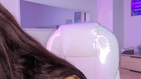 Snapshot of bluee_hazell chatting on November 2025 11:33:02 AM online show from November 2025 11:33:02 AM