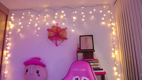 Snapshot of bluee_v chatting on March 2026 01:10:01 AM Im Abril .. Nice to meet you thumb up me please its important INDEPENDENT MODEL online show from March 2026 01:10:01 AM