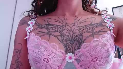 Snapshot of bluee_v chatting on April 2026 05:44:01 PM Im Abril .. Nice to meet you thumb up me please its important INDEPENDENT MODEL online show from April 2026 05:44:01 PM