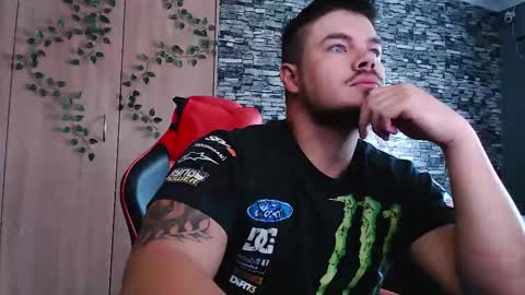 blueeyeboy0 online show from November 2025 06:41:02 AM