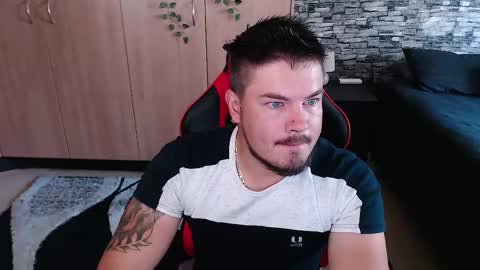 blueeyeboy0 online show from November 2025 08:03:01 AM