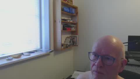 Snapshot of blueeyesn8 chatting on February 2025 09:04:02 AM blueeyesn8 online show from February 2025 09:04:02 AM
