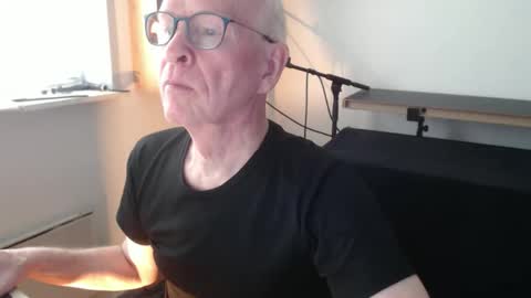 Snapshot of blueeyesn8 chatting on October 2025 08:12:01 AM blueeyesn8 online show from October 2025 08:12:01 AM