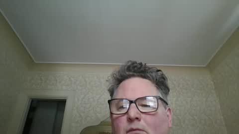 bluemoose70 online show from December 2024 04:17:01 PM