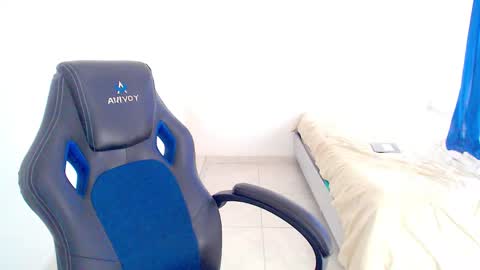 Snapshot of blumbum chatting on October 2025 06:37:01 PM Hey guysI am BrendaWelcome my room online show from October 2025 06:37:01 PM