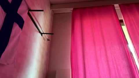 Snapshot of blushandburn chatting on April 2026 04:59:02 AM Delle online show from April 2026 04:59:02 AM