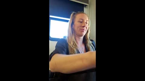 MamaMorgan online show from December 2025 05:09:01 PM