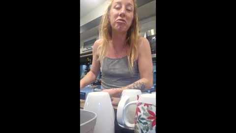 MamaMorgan online show from December 2025 12:05:01 AM