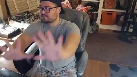 Snapshot of bnitehawk1234 chatting on September 2025 05:52:02 AM harry cockins online show from September 2025 05:52:02 AM