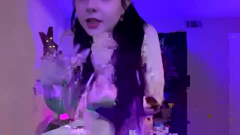 Snapshot of bnnybby333 chatting on January 2025 01:43:02 AM Natalia online show from January 2025 01:43:02 AM