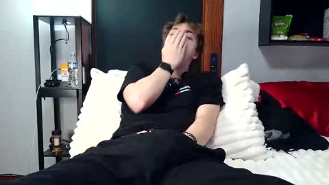 Snapshot of bobby72738 chatting on November 2025 02:28:02 AM bobby72738 online show from November 2025 02:28:02 AM