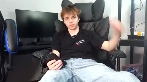 Snapshot of bobby72738 chatting on November 2025 04:55:01 AM bobby72738 online show from November 2025 04:55:01 AM