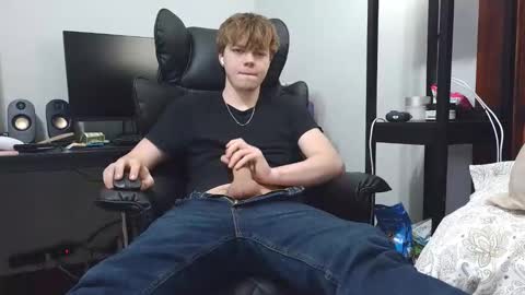 Snapshot of bobby72738 chatting on April 2026 04:34:01 AM bobby72738 online show from April 2026 04:34:01 AM