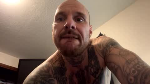 Snapshot of bodyart85_19 chatting on December 2024 06:47:01 AM Bodyart85 19 online show from December 2024 06:47:01 AM