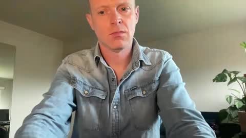 Snapshot of boegieboy76 chatting on March 2025 11:01:02 AM ask me online show from March 2025 11:01:02 AM