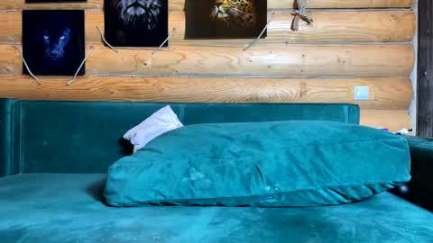 Nail and Olivia online show from December 2025 10:57:02 AM