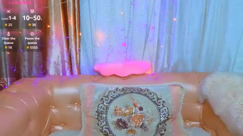 Snapshot of bom_mia_bom chatting on November 2025 11:47:02 PM Mia online show from November 2025 11:47:02 PM