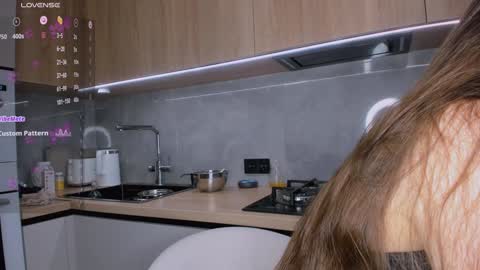 Snapshot of bondgirl4fun chatting on December 2024 09:35:02 AM Olly online show from December 2024 09:35:02 AM