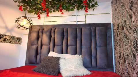 Snapshot of bonie_wills chatting on April 2026 12:02:01 PM BONIE WILLS online show from April 2026 12:02:01 PM