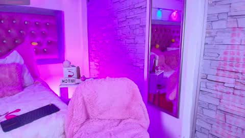 Snapshot of bonn_glow chatting on February 2026 04:12:02 AM i AM Bonnie online show from February 2026 04:12:02 AM