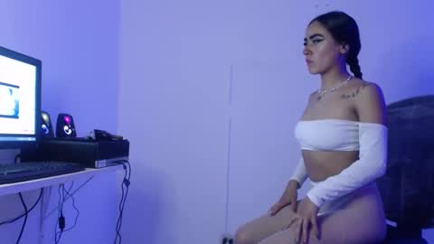 Bonnie online show from November 2025 01:33:02 PM