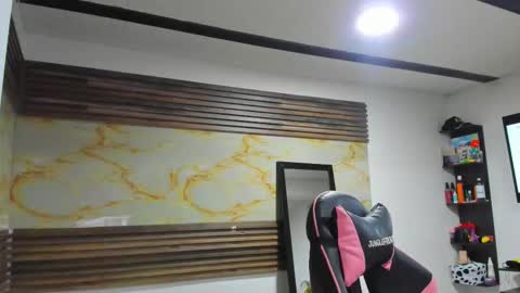 becky online show from November 2025 07:03:01 PM