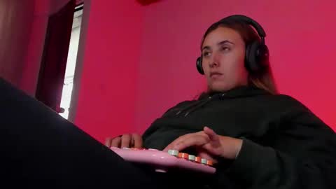 Bonnie Help me reach 500 likes online show from December 2025 09:23:02 PM