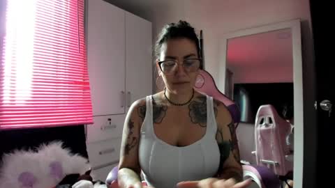 bonnie online show from April 2026 07:03:02 PM