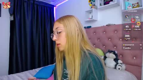 Soffy Brooks Independent model online show from November 2025 05:40:01 AM