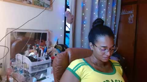 Queen Bon Vivantt online show from February 2025 10:22:02 PM