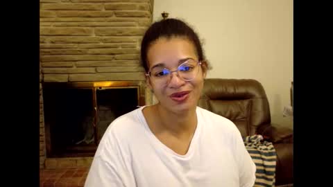 Queen Bon Vivantt online show from November 2025 02:39:02 PM