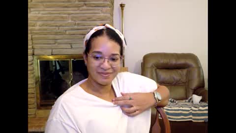 Queen Bon Vivantt online show from December 2025 06:59:01 PM