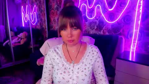 Mira online show from September 2025 07:35:01 PM