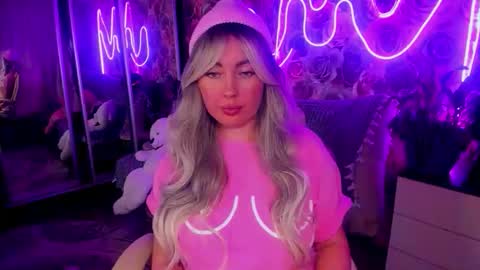 Mira online show from October 2025 08:22:01 PM