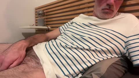 Snapshot of bonzo21 chatting on December 2024 09:37:01 PM bonzo21 online show from December 2024 09:37:01 PM