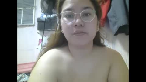 Snapshot of boobsiemarie chatting on February 2025 05:47:02 AM MommyMarie-Singlemom of 2. online show from February 2025 05:47:02 AM