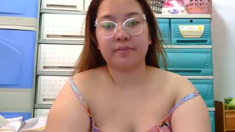 Snapshot of boobsiemarie chatting on November 2025 04:14:02 AM MommyMarie-Singlemom of 2. online show from November 2025 04:14:02 AM